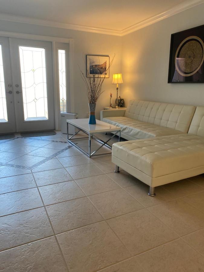 This Homestay Oasis Is The Cape'S Best Place To Stay Cape Coral Exteriér fotografie