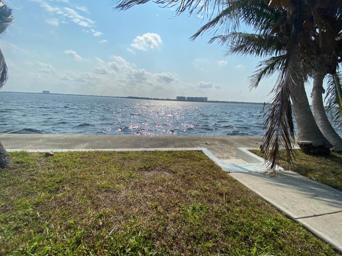 This Homestay Oasis Is The Cape'S Best Place To Stay Cape Coral Exteriér fotografie