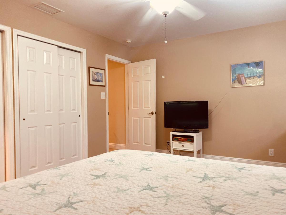 This Homestay Oasis Is The Cape'S Best Place To Stay Cape Coral Exteriér fotografie