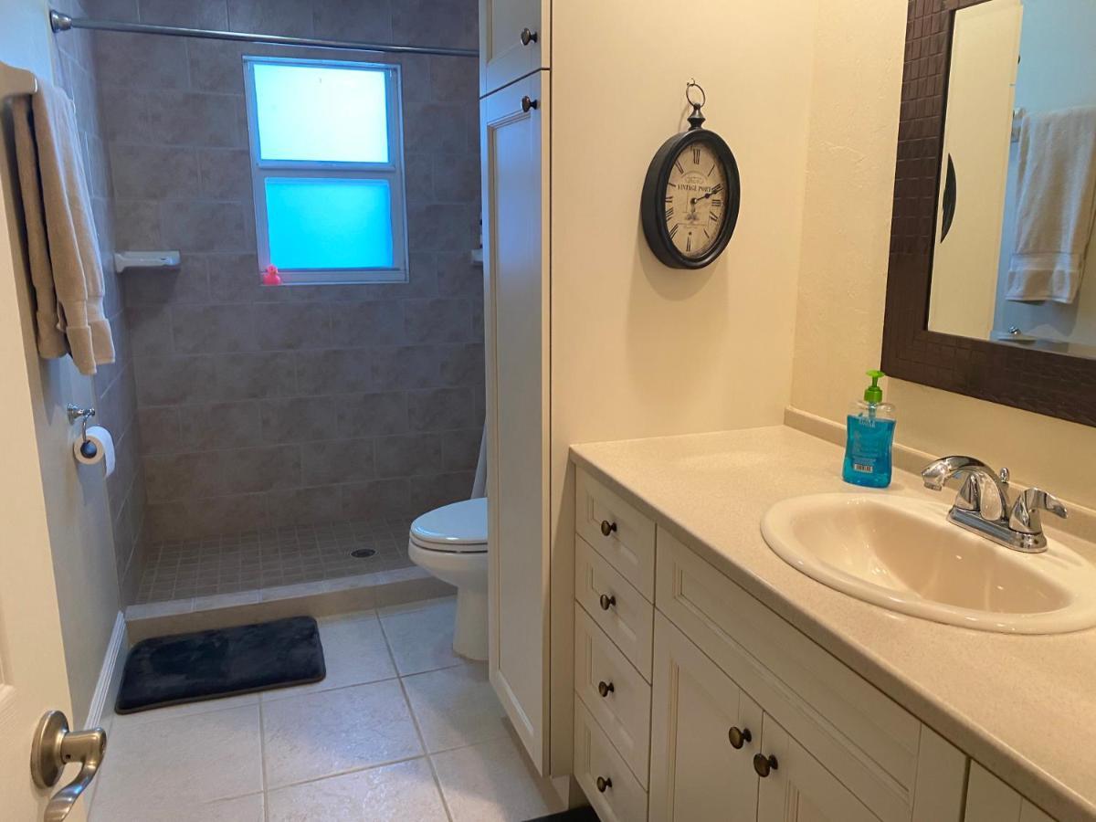 This Homestay Oasis Is The Cape'S Best Place To Stay Cape Coral Exteriér fotografie