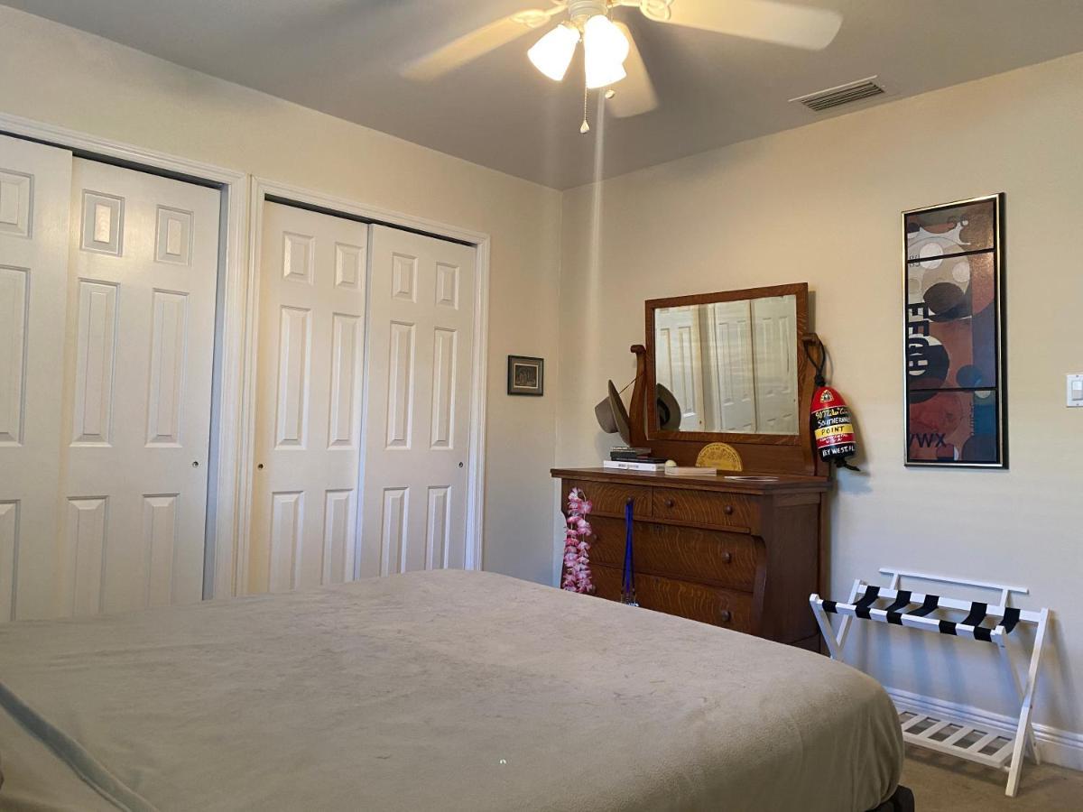 This Homestay Oasis Is The Cape'S Best Place To Stay Cape Coral Exteriér fotografie