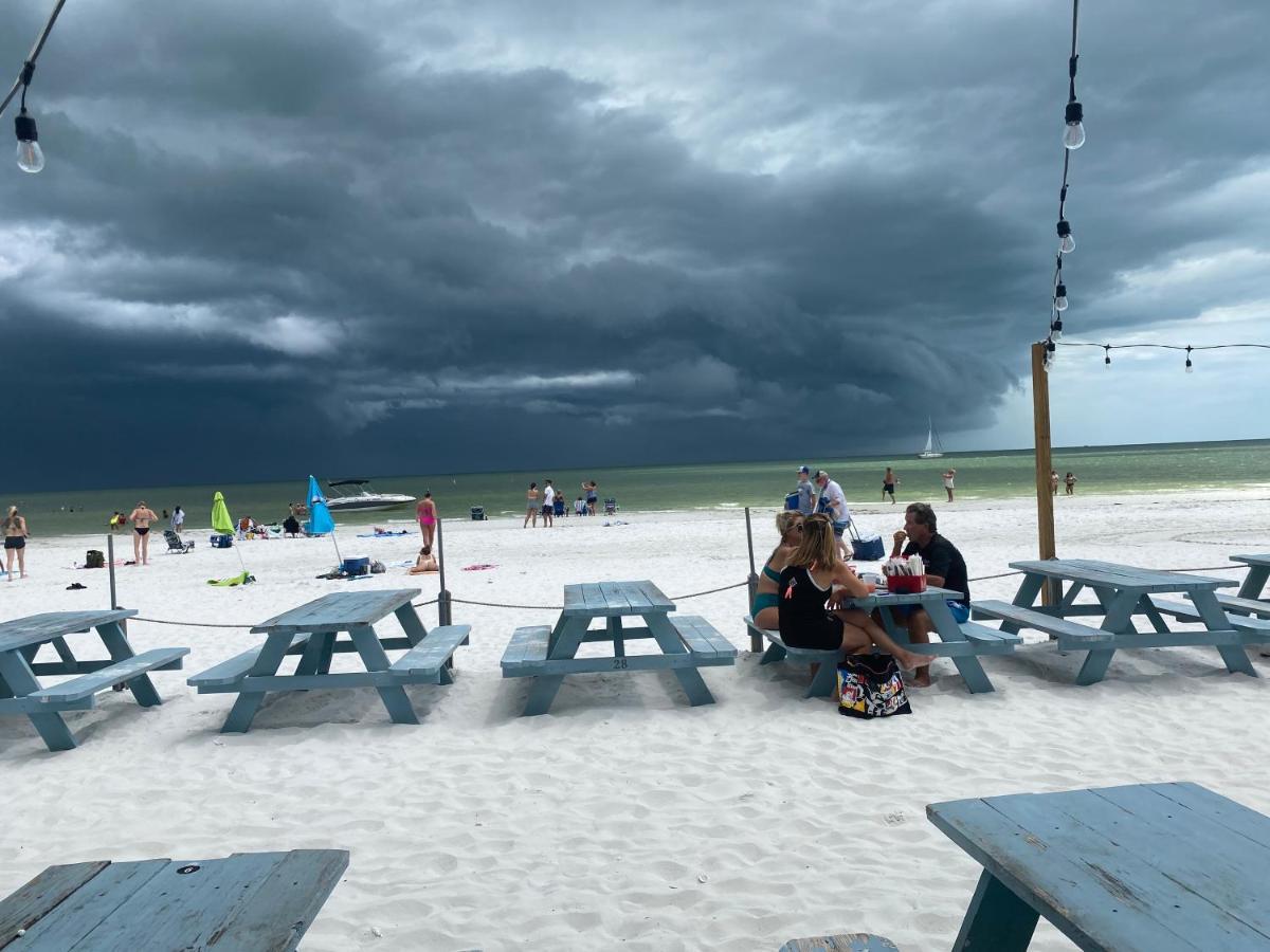 This Homestay Oasis Is The Cape'S Best Place To Stay Cape Coral Exteriér fotografie