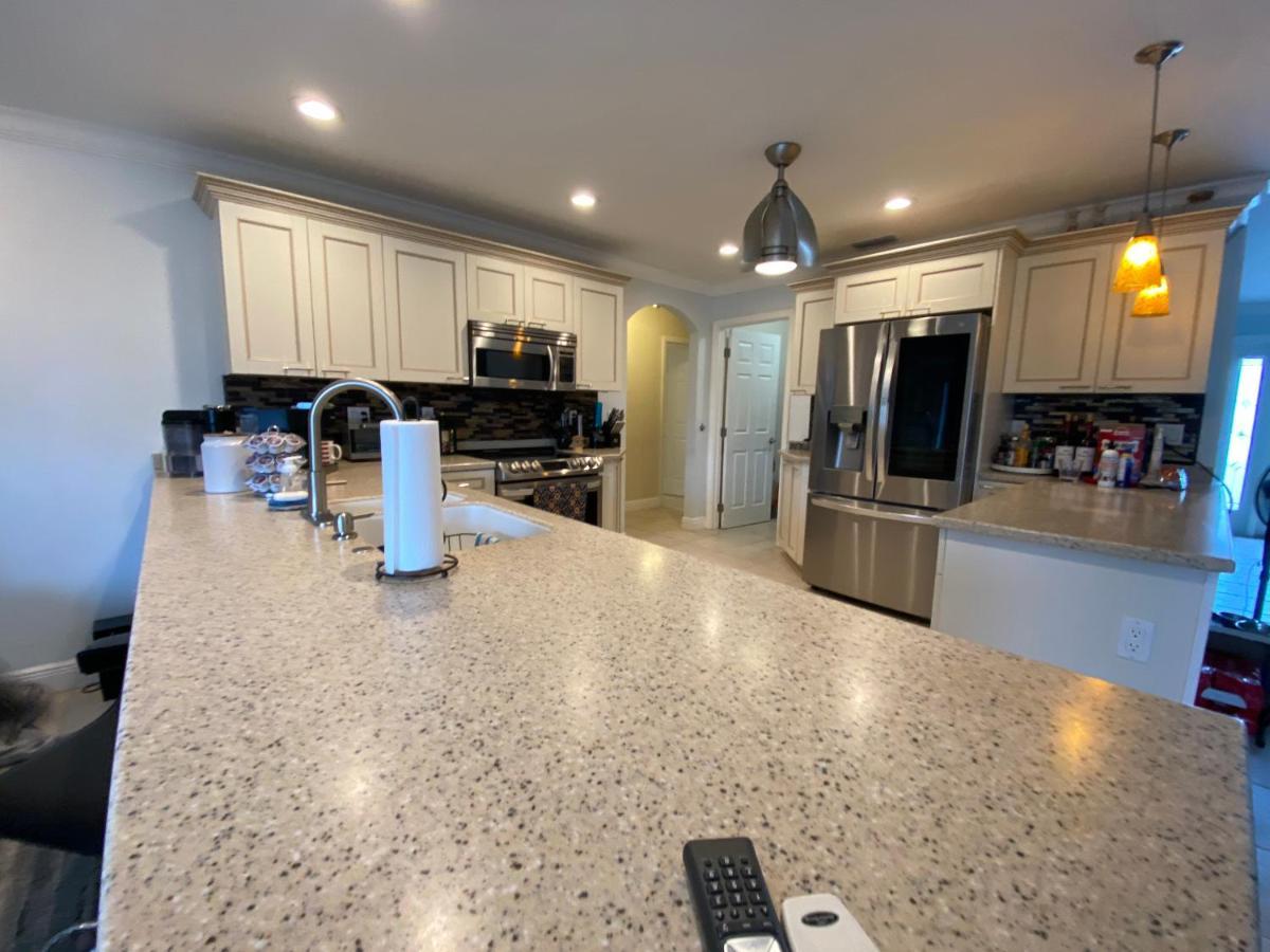 This Homestay Oasis Is The Cape'S Best Place To Stay Cape Coral Exteriér fotografie