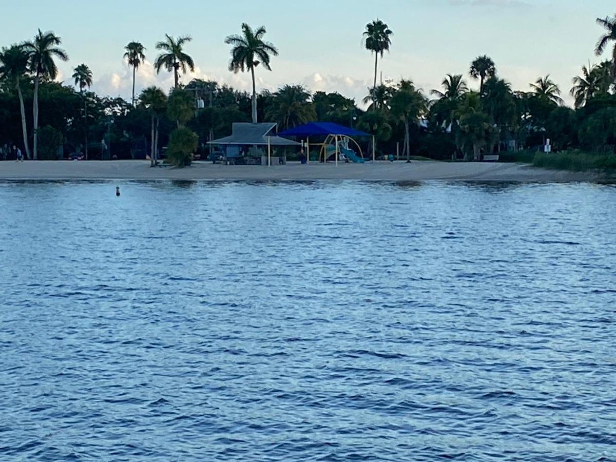 This Homestay Oasis Is The Cape'S Best Place To Stay Cape Coral Exteriér fotografie