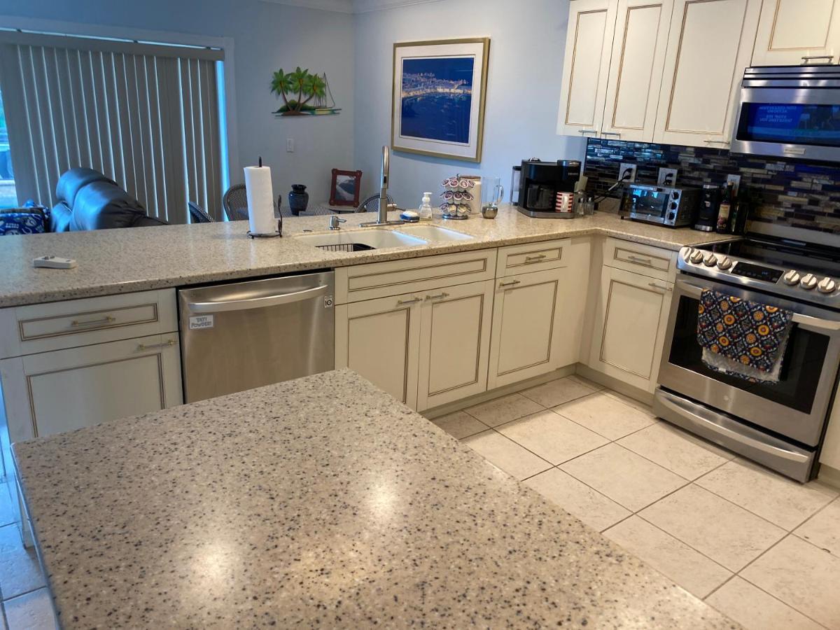 This Homestay Oasis Is The Cape'S Best Place To Stay Cape Coral Exteriér fotografie