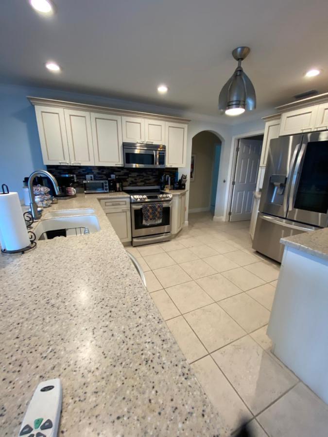This Homestay Oasis Is The Cape'S Best Place To Stay Cape Coral Exteriér fotografie