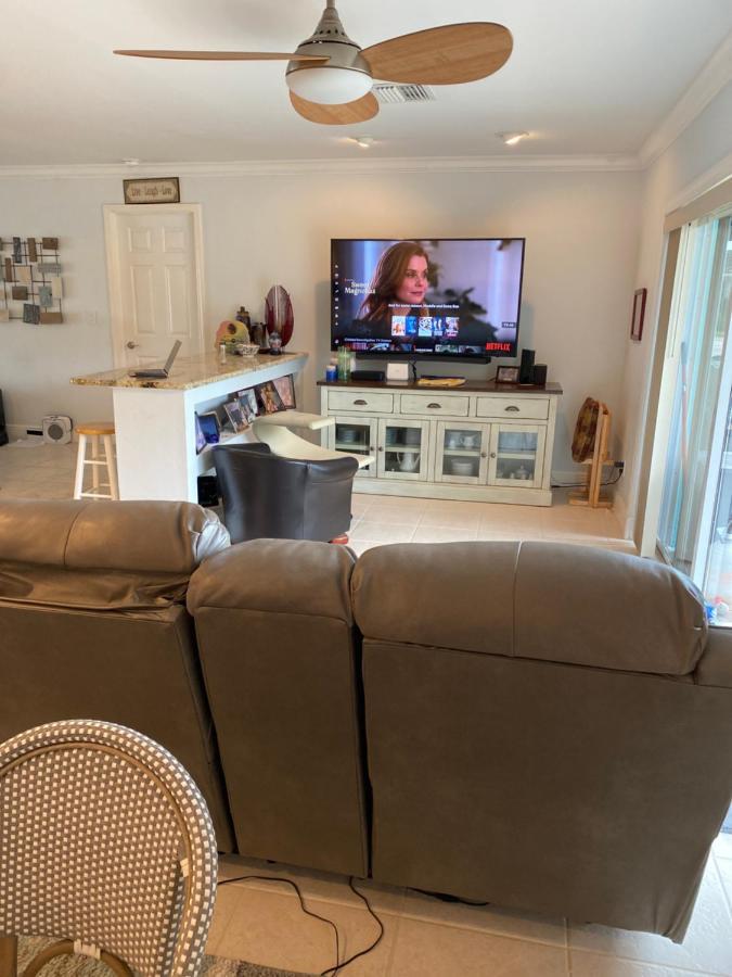 This Homestay Oasis Is The Cape'S Best Place To Stay Cape Coral Exteriér fotografie